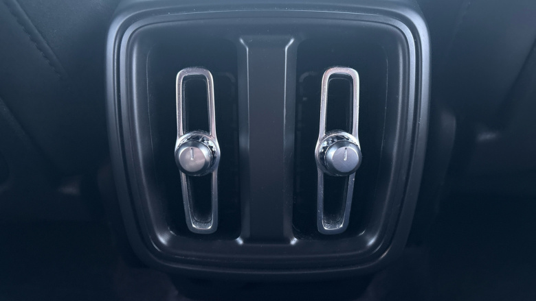 Volvo XC40 2.0 B4P Plus Dark 5dr Auto Petrol Estate